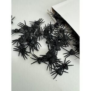 NIB 150 Pieces Halloween Spooky Props Spiders Supplies Gifts Party Haunted House